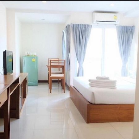 Oyo 1097 Thep Apartment Pattaya Exterior foto